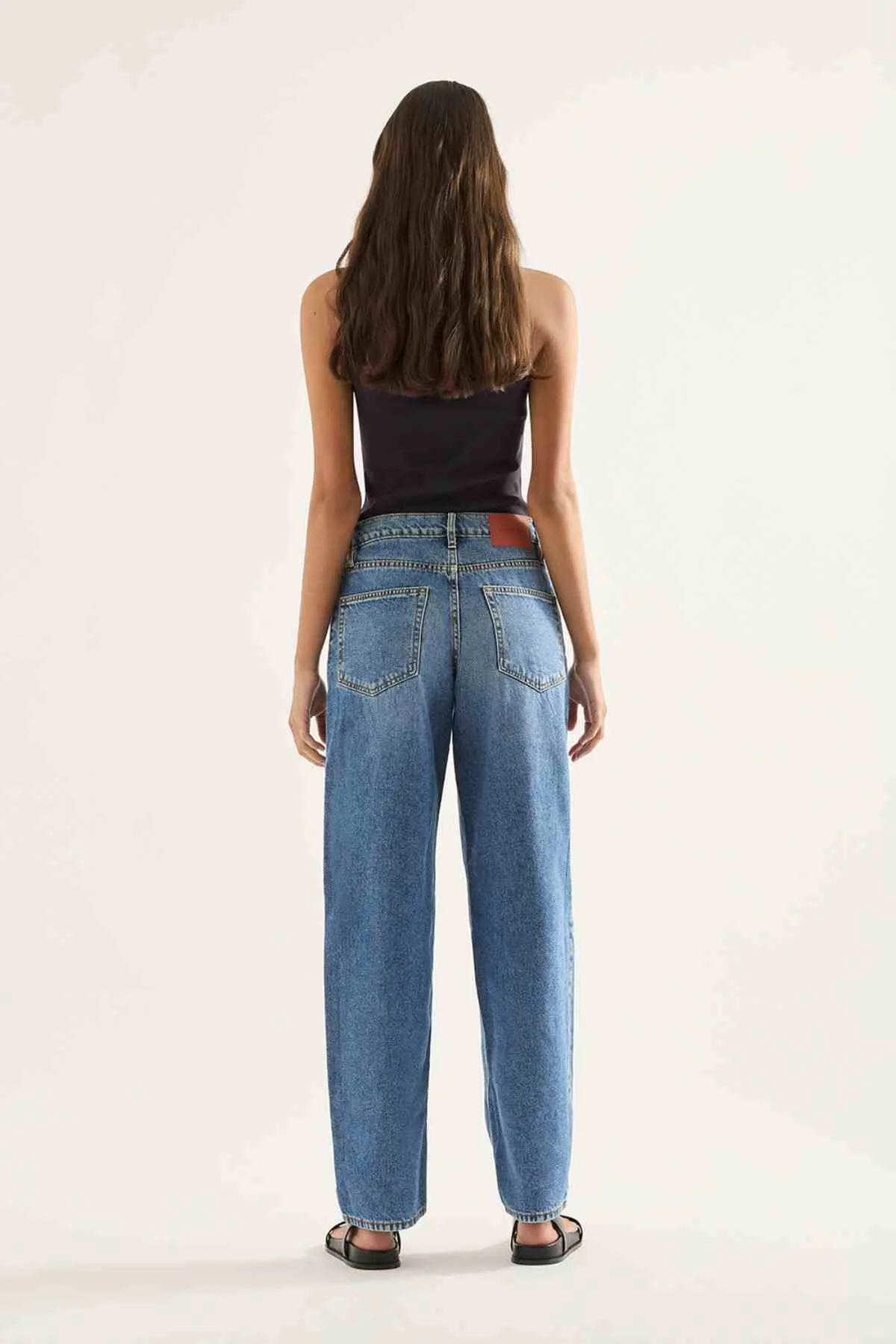 AVRIL LOW SLOUCHY WIDE LEG JEAN MOMENT MID BLUE