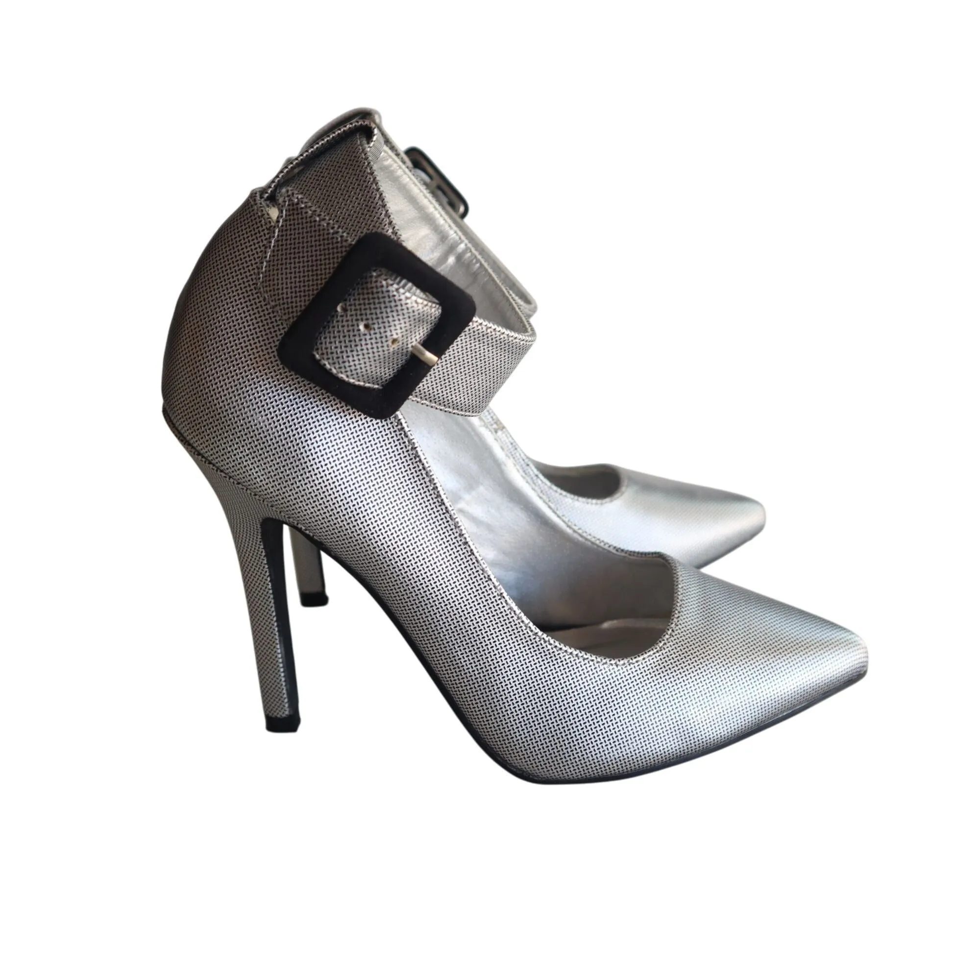 Qupid Women's Silver Textured Ankle Strap Pumps With Buckle Detail Size 7